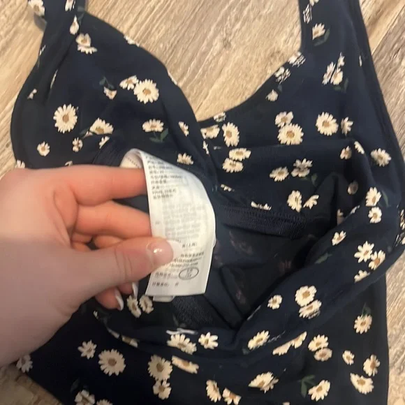 Small hollister flower cute summer tank top/blue with flower pattern - Picture 3 of 4